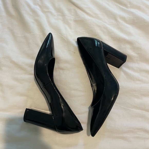Perfect condition Marc fisher pointed Patton leather pumps - Picture 3 of 5